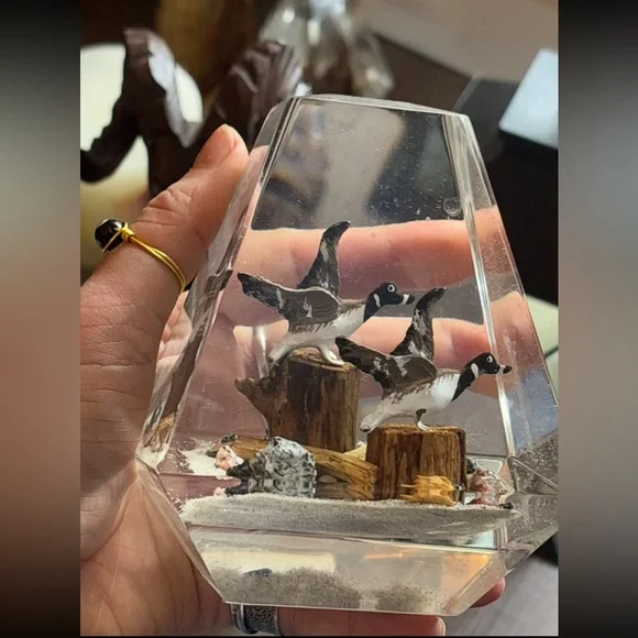 Vintage Solid Lucite Obelisks Diorama Canada Goose Paperweight Sculpture 1970's - Picture 8 of 8